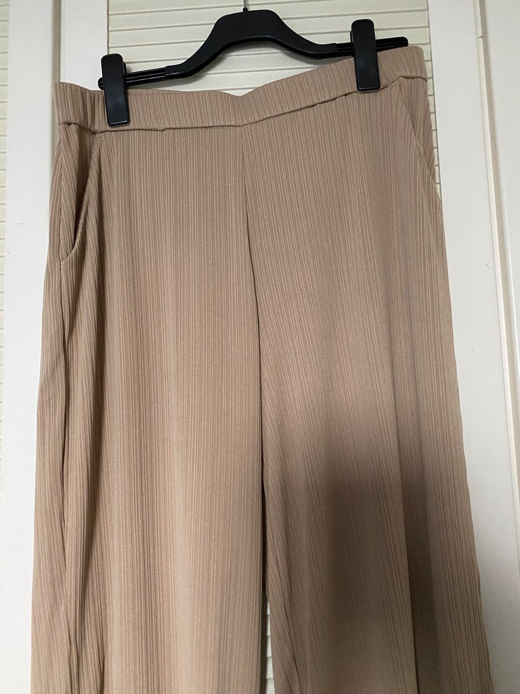 C&A Pantaloni: Leichte 3/4 Damenhose, Gr. 44, C&A, Neu – Nuovo (secondo la descrizione) da Bözberg venduto da RosmarieOb 1
