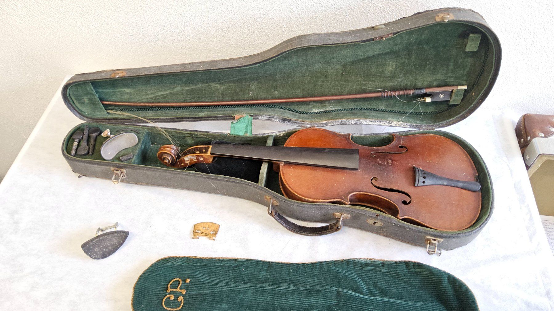 Instruments de musique: Ancien violon avec archet et coffret – D'occasion à Malleray par Frederic24