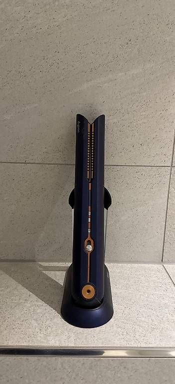 Dyson Piastre & Arricciacapelli: Dyson corrale Glätteisen – Usato da Bazenheid venduto da GjesikaD