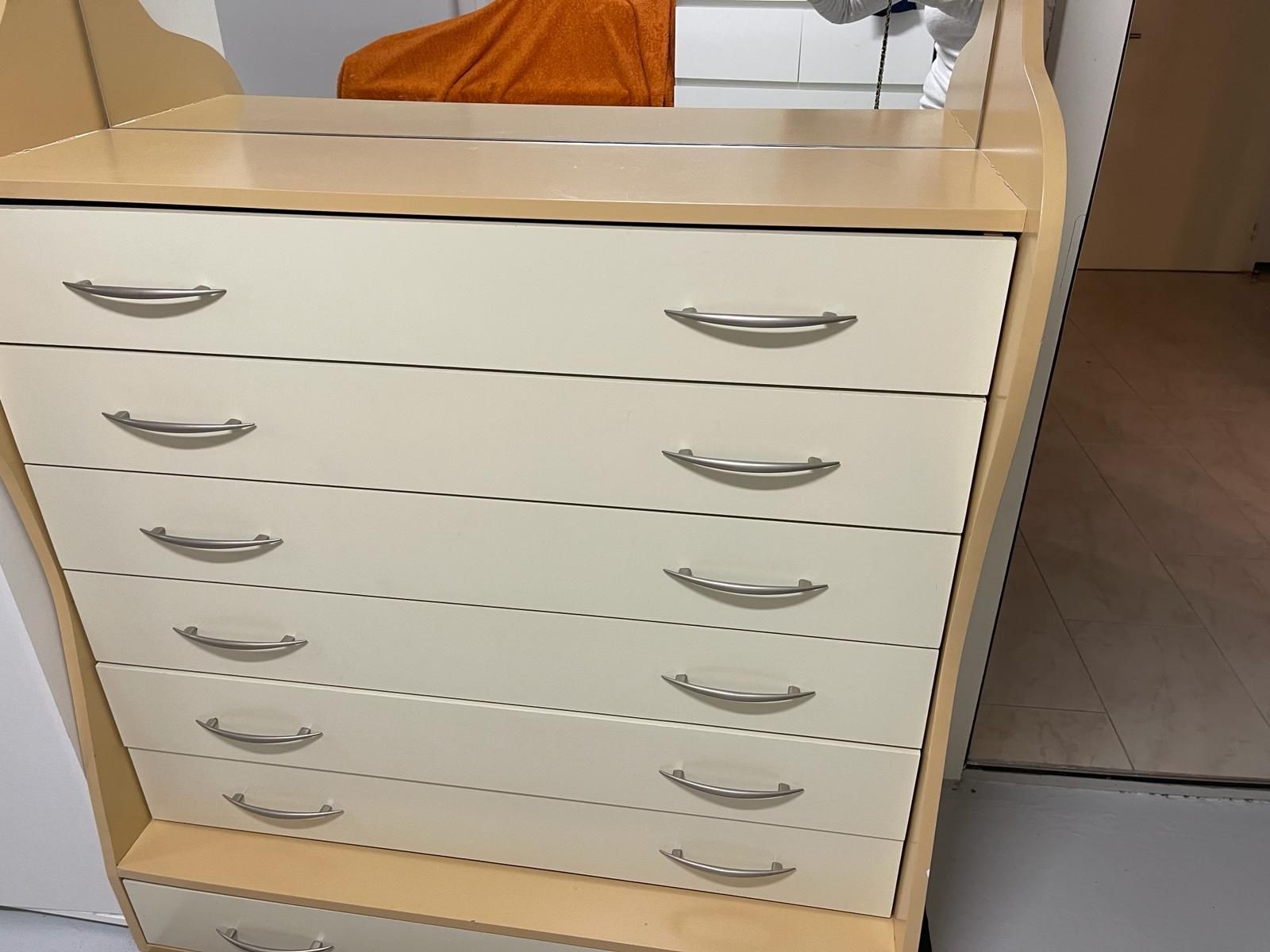 Armadi: Schrank – Usato da St. Gallen venduto da 62_Kaiser 1