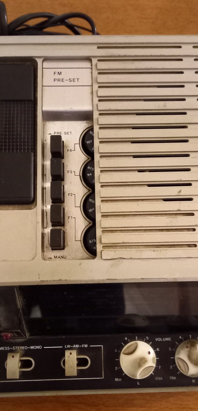 Radio: Intersonic soleil Clock Radio. 9fr Versand – Usato da Fahrweid venduto da SMILE.5 6