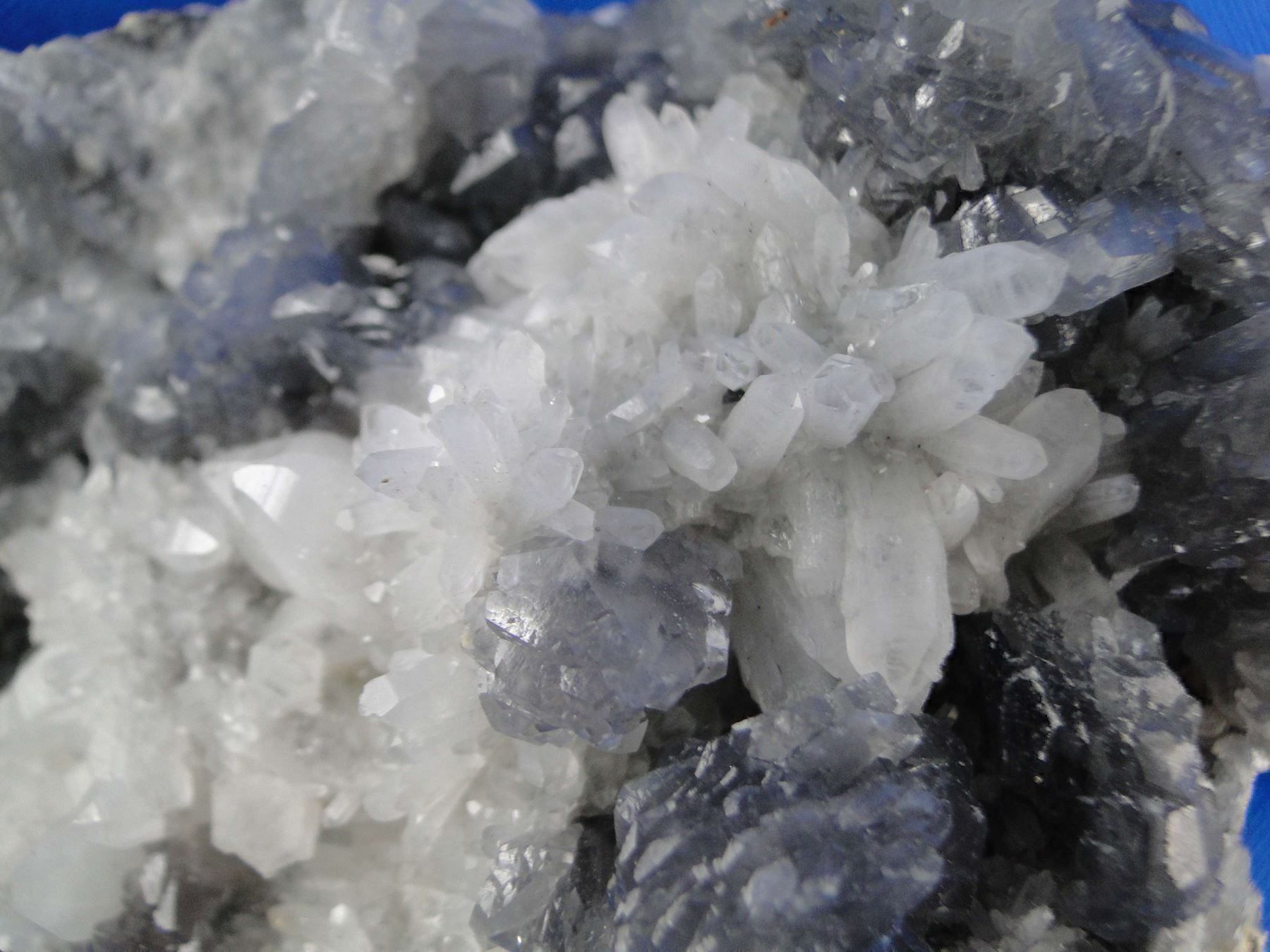 Minerali & Pietre curative: Calcit mit Bergkristall – Usato da Schinznach Bad venduto da Demerald 2