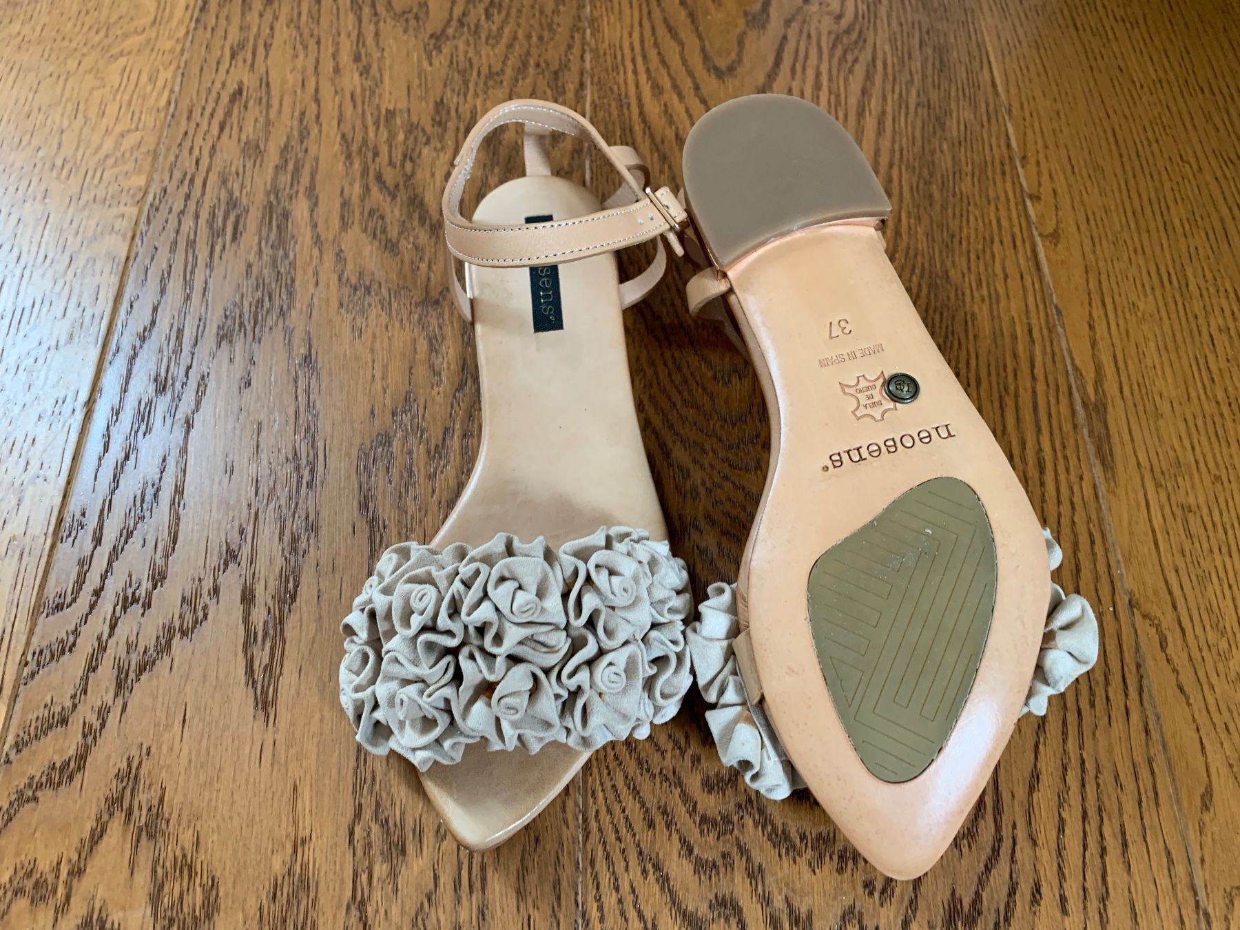 Neosens Scarpe da donna: Neosens 3073C Lederblumen Deko,beige Gr.37 – Nuovo (secondo la descrizione) da Zürich venduto da finsti 3
