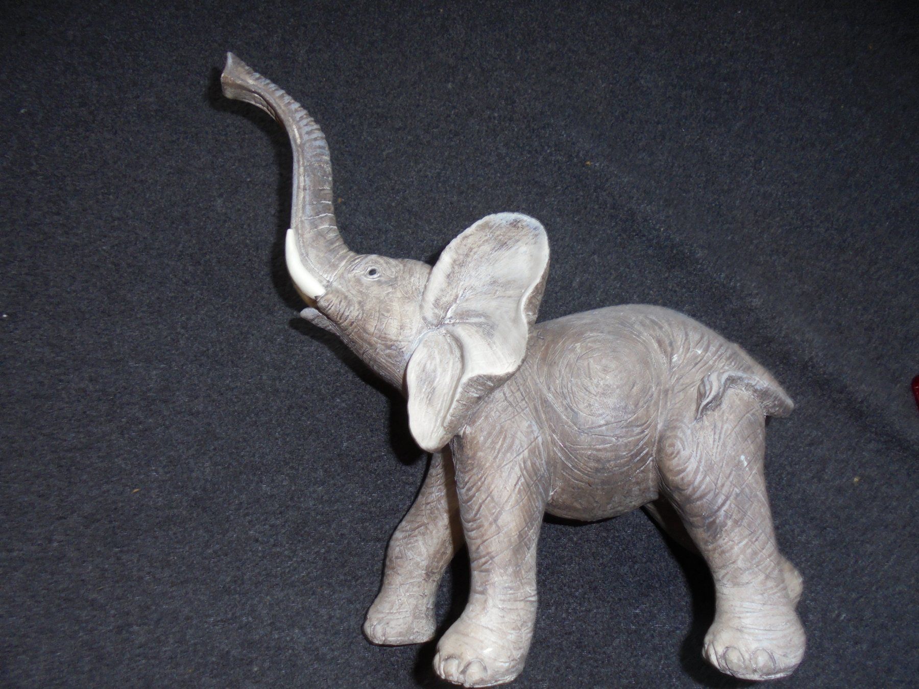 Figuren: 2x Elefant sitzender und stehender – Gebraucht aus Rüschegg-Heubach von Ofen111 7