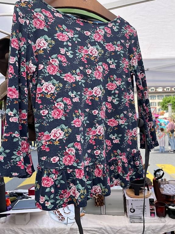 Bolero: Verspieltes Jäckchen mit Blumenmuster, 3/4-Ärmel, Gr. M – Usato da Jona venduto da Tr3s 3