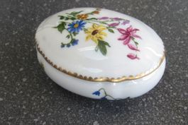 Porzellan Deckeldose oval, KPM, Blumenmotiv