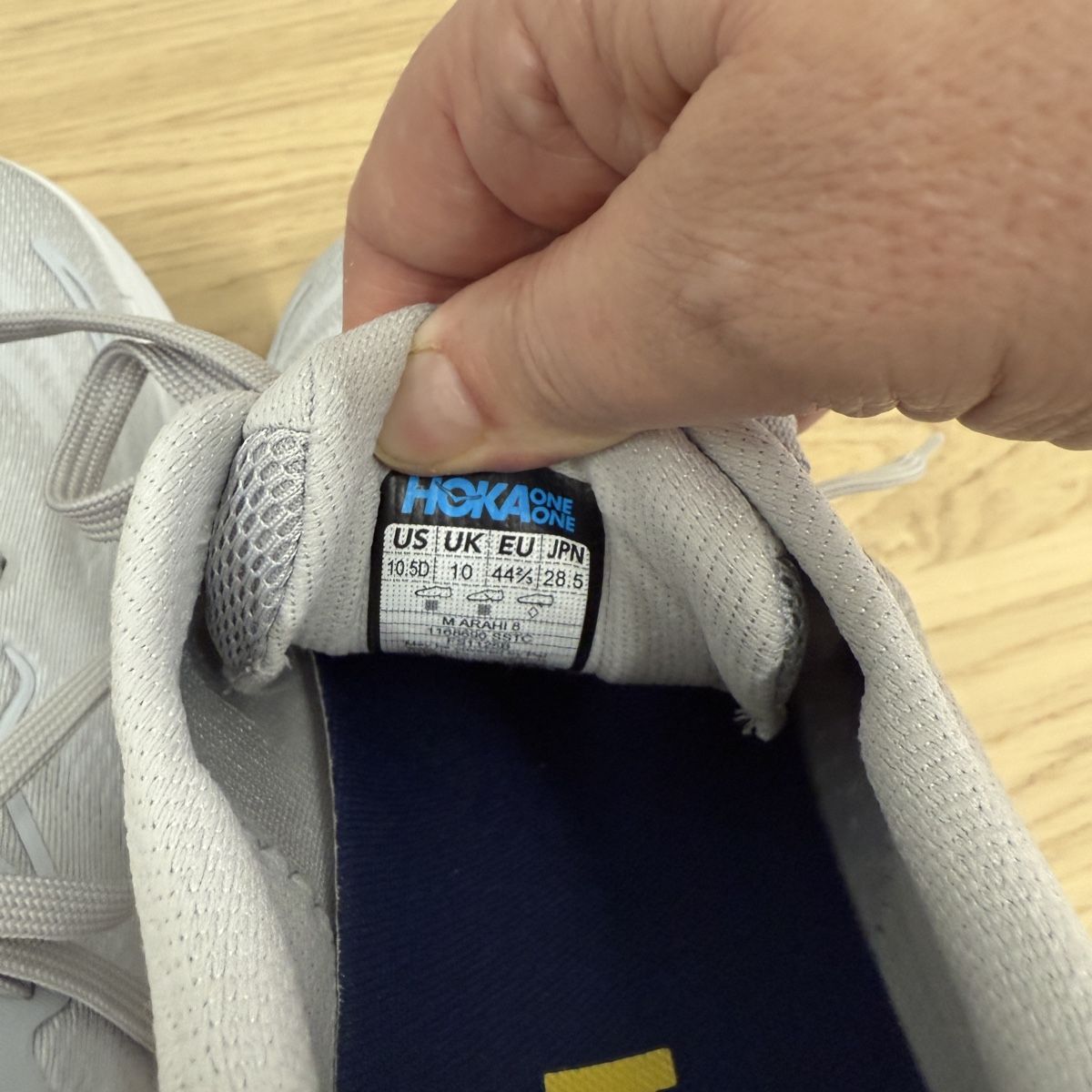 Hoka One One Scarpe da uomo: HOKA Arahi Schuhe Gr.44 2/3 – Usato da Zürich venduto da whitebraun 1