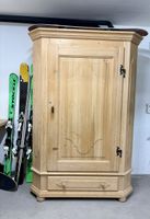 Schrank aus Fichtenholz massiv guter Zustand