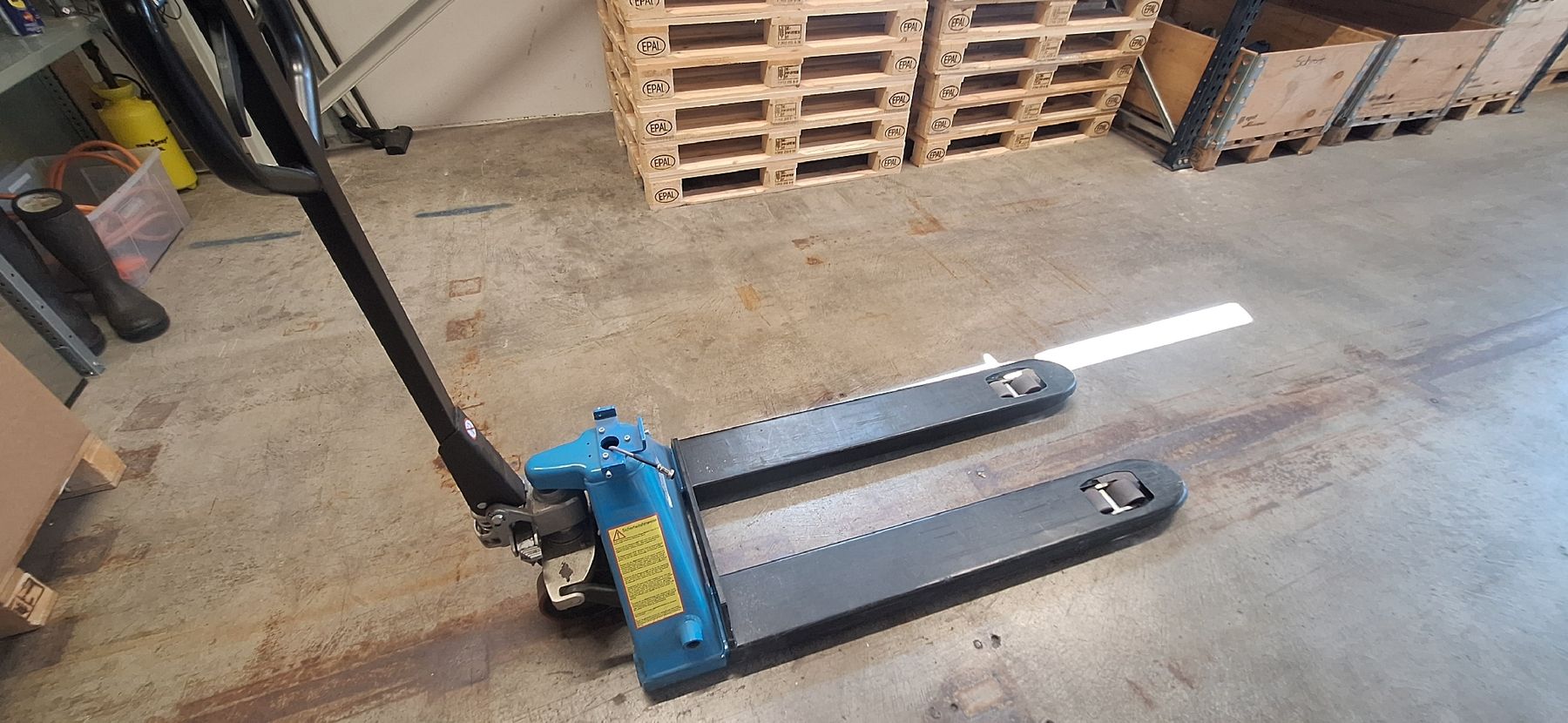 Carrelli elevatori e a forche: Hubwagen 2000kg Rolli mit Bremse – Usato da Oberriet SG venduto da Poketcm 3