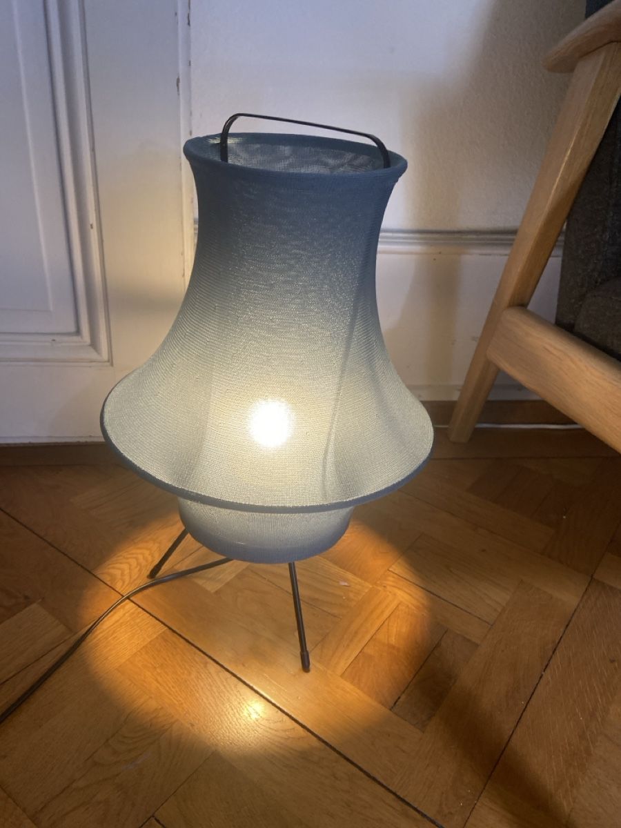 Lampade: Lampada da ambiante blu con treppiede, altezza 50 cm – Usato da Lausanne venduto da lau_8vk7 3