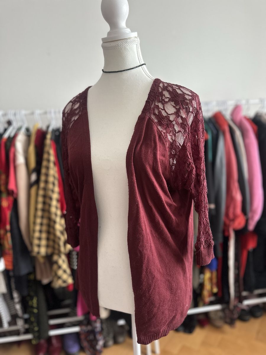 Jacken: Hübschre Strickjacke mit Spitze – Gebraucht aus Zürich von PuraVida111