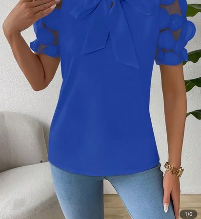 Sommerliche, blaue Damenbluse mit Schleife, Grösse L