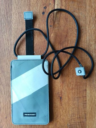 Freitag Handy-Tasche. Winter-grau