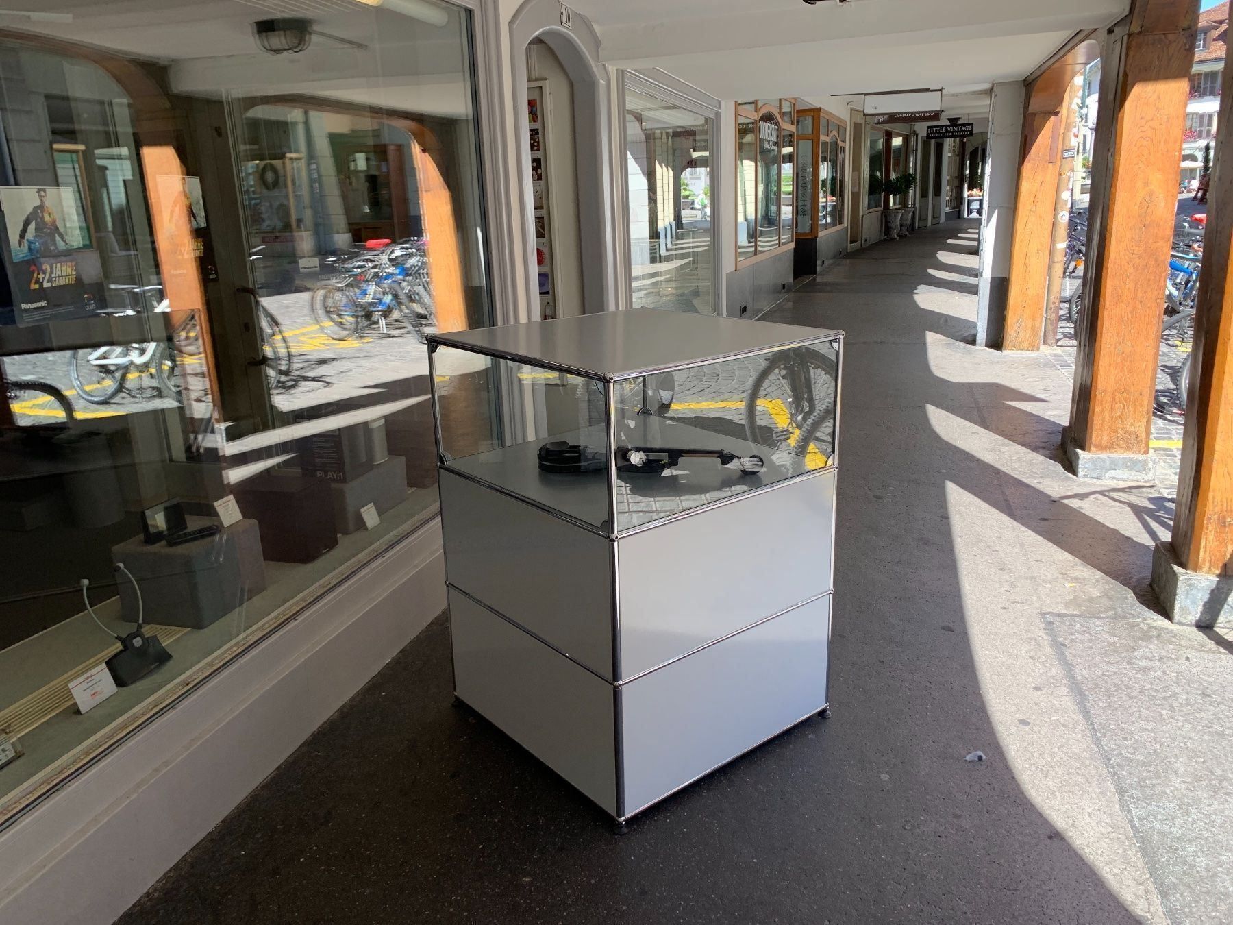 Vetrine: USM Laden Vitrine Lieferung Gratis – Usato da Thun venduto da Thuno6 4