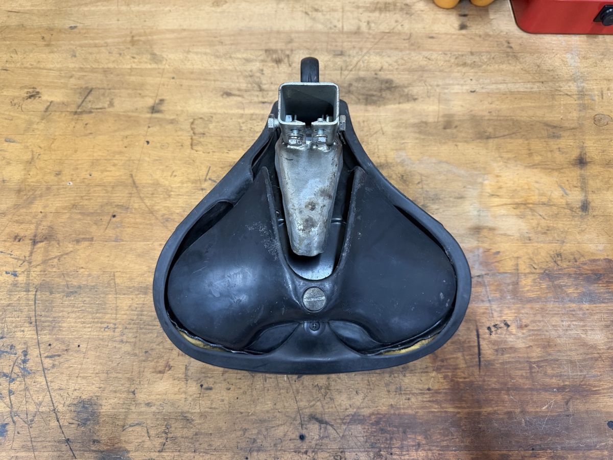 Piaggio Pièces pour mobylette: Sattel Piaggio Ciao Typ c24, Bj. 1999 – D'occasion à Bützberg par miciokmici 4