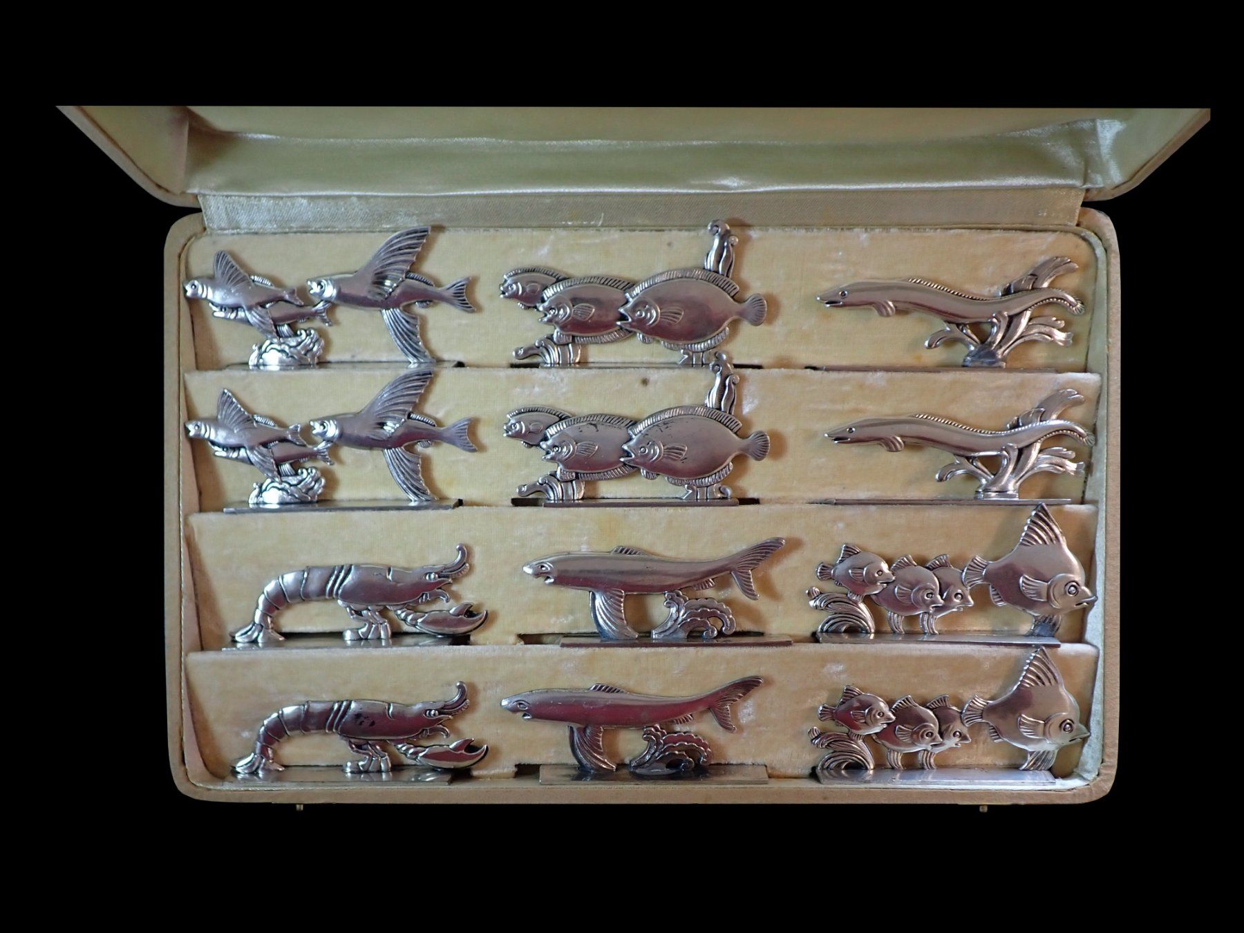 Set di posate: Art Deco Messerbänkchen – Usato da Zürich venduto da bobbybue
