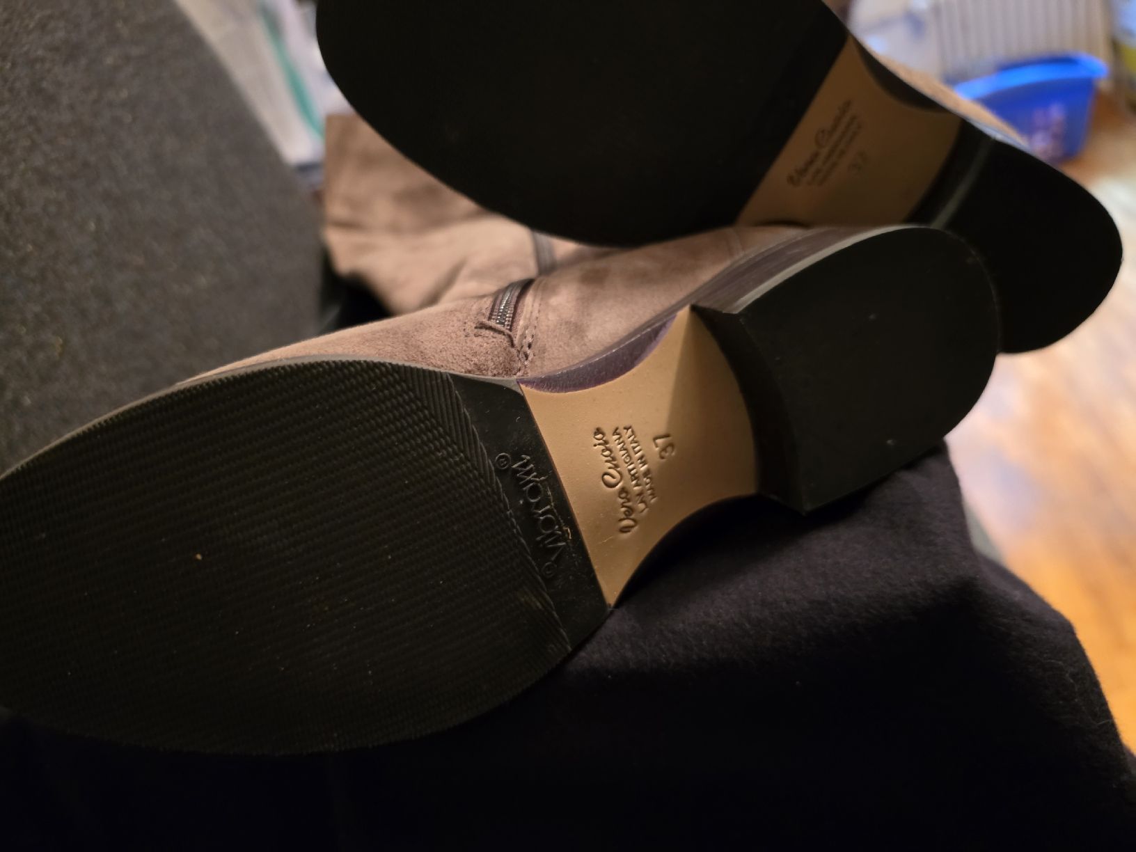 Scarpe da donna: Cuissardes  – Nuovo e nell'imballaggio originale da La Croix-de-Rozon venduto da edw_v85s 1