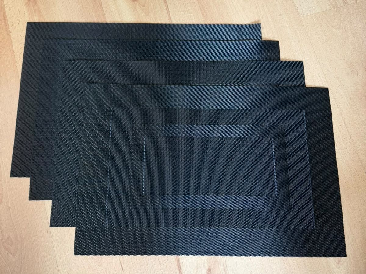 Set de table et chaises: 4x Tischset schwarz – D'occasion à Zollikofen par butch14