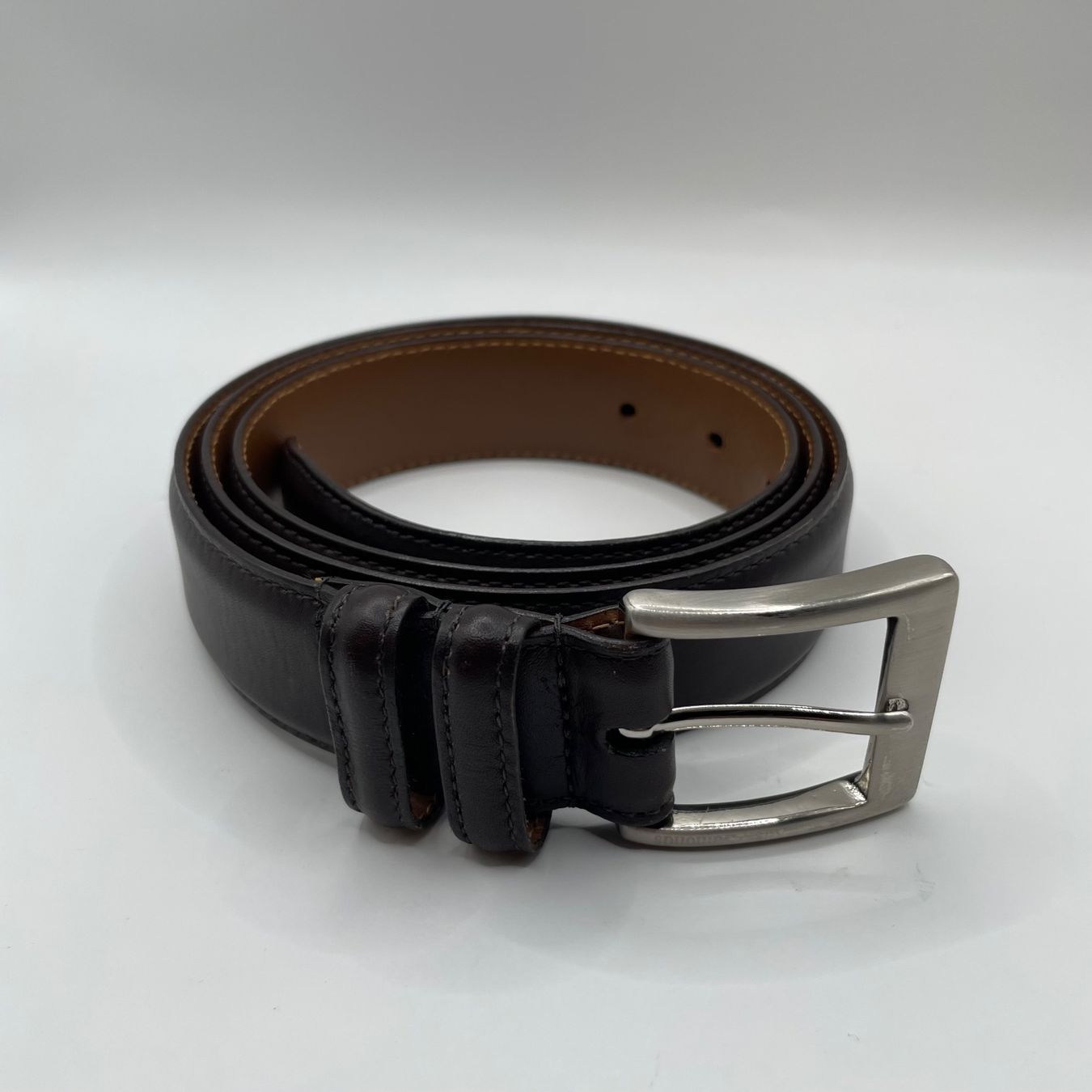 Cinture: Allen Edmonds Calfskin Ledergürtel USA Solid Brass 100/40 – Usato da Bubikon venduto da SwissSecondLife