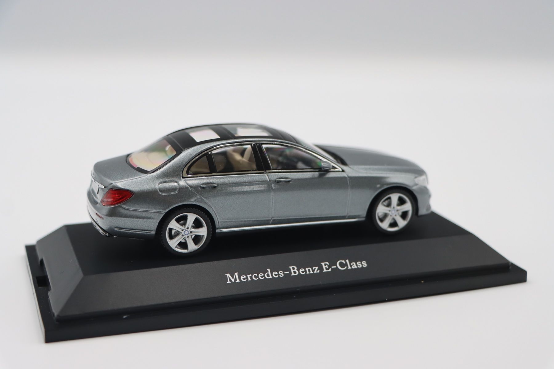 Mercedes-Benz Modellini d'auto: Mercedes E-Klasse 2016 1:43 Kyosho – Nuovo e nell'imballaggio originale da Bühl b.Aarberg venduto da modelldiecast 8