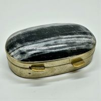 Ancien pilulier métal Arizona Zebra Jade et cristal de roche