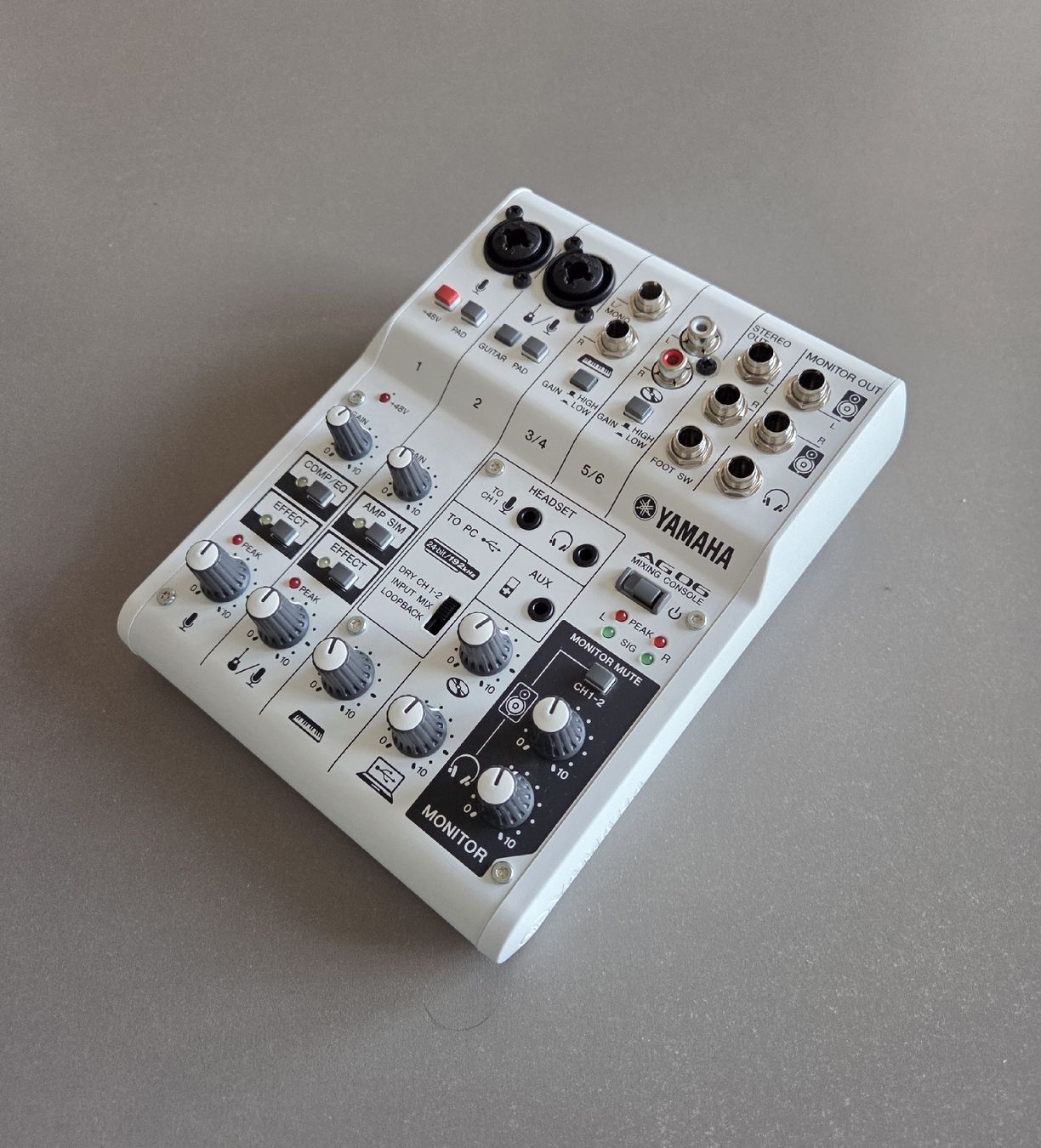 Yamaha Console di mixaggio: Yamaha AG 06, Mixing console  – Usato da Gorgier venduto da rustic2 3