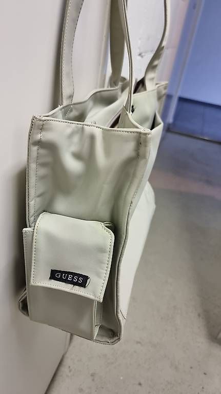 Taschen für Damen: GUESS Original Hand Schulter Tasche, Retro – Gebraucht aus Neuenkirch von tip_wp7s 1