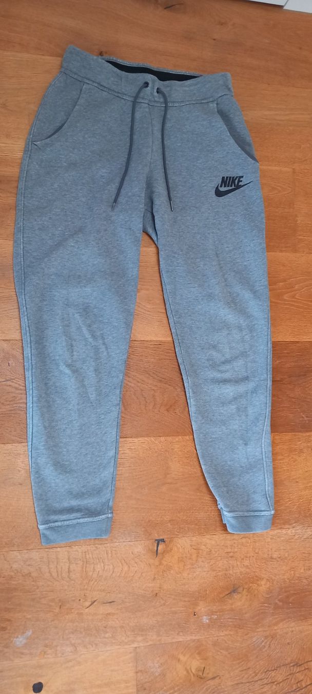 Nike Pantaloni: Nike Sporthose – Usato da Gais venduto da LeonieM01 1