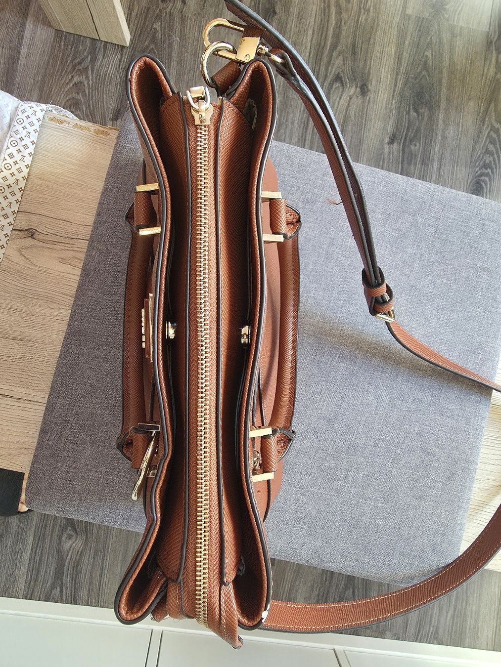 Guess Taschen für Damen: Sac Guess – Neu (gemäss Beschreibung) aus Corcelles-Payerne von Shielddd 4
