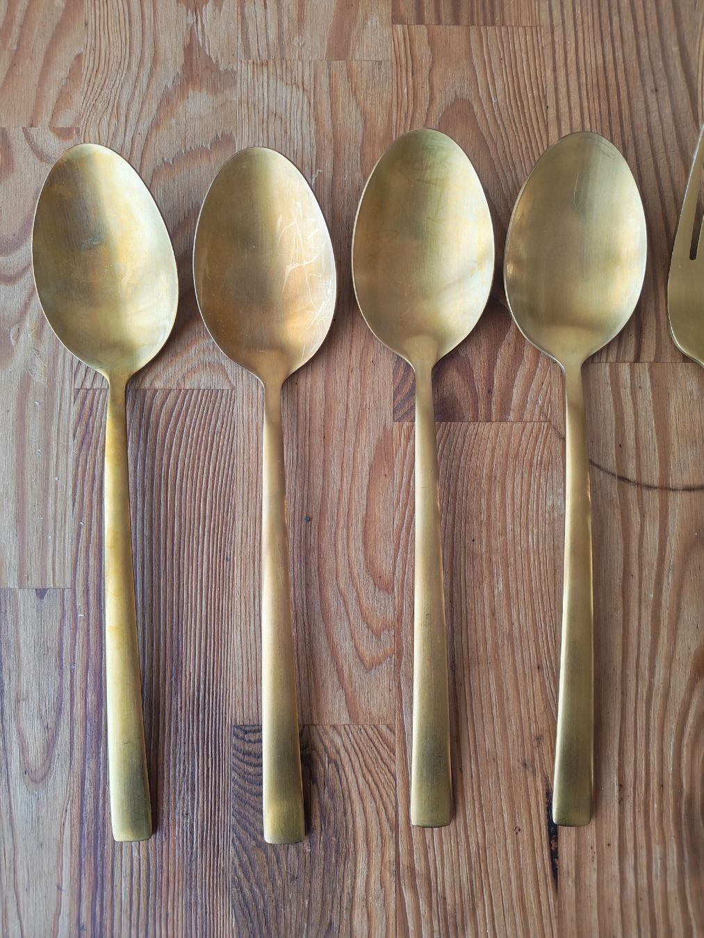 Set di posate: Gold Besteck-Set – Usato da Illnau venduto da chs_6v9l 1