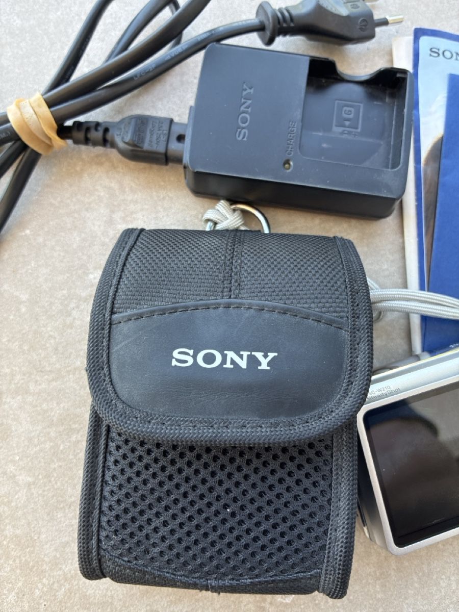 Sony Fotocamera: Sony Cyber-shot Digitalkamera silber 12.1 Megapixel – Usato da Bettlach venduto da Brissoni 3