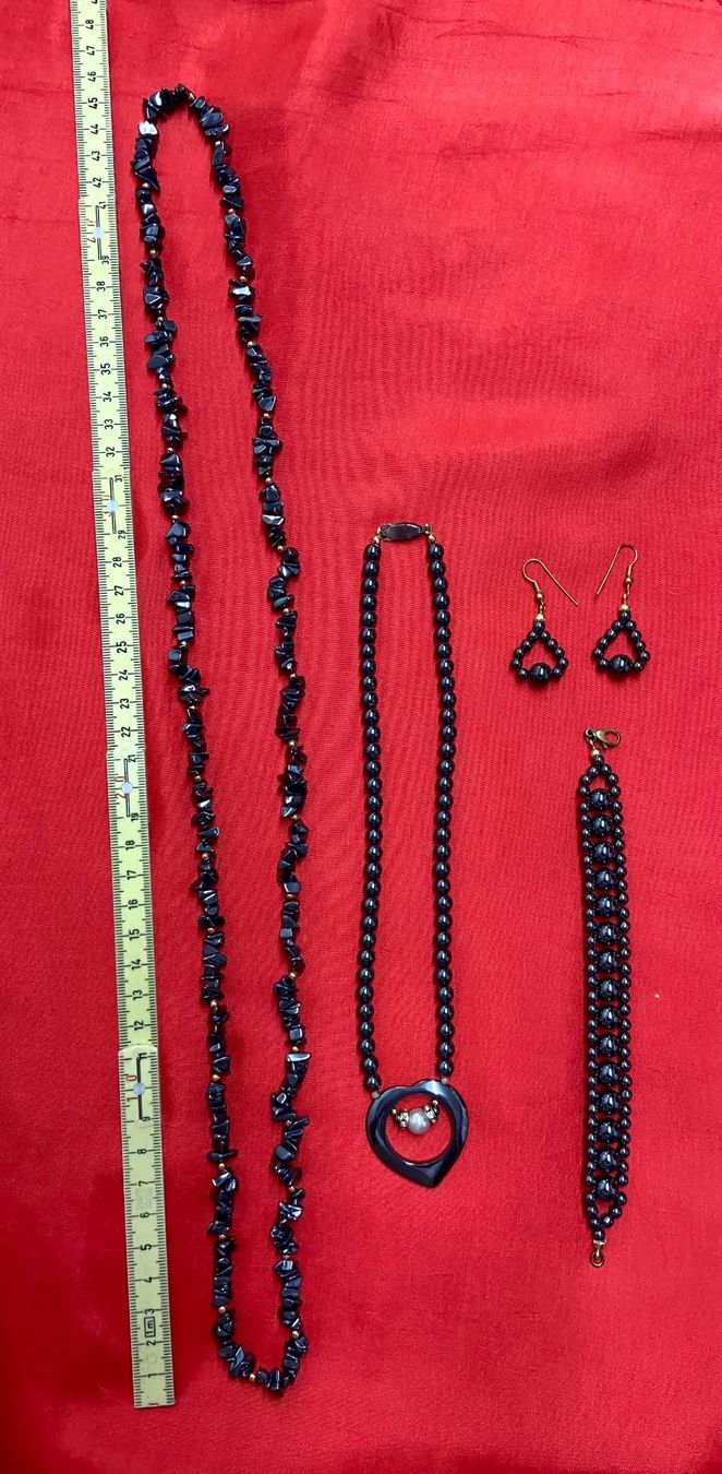 Altri gioielli: Diverser eleganter, glänzender Hämatit Schmuck. – Usato da Reinach AG venduto da e5734h