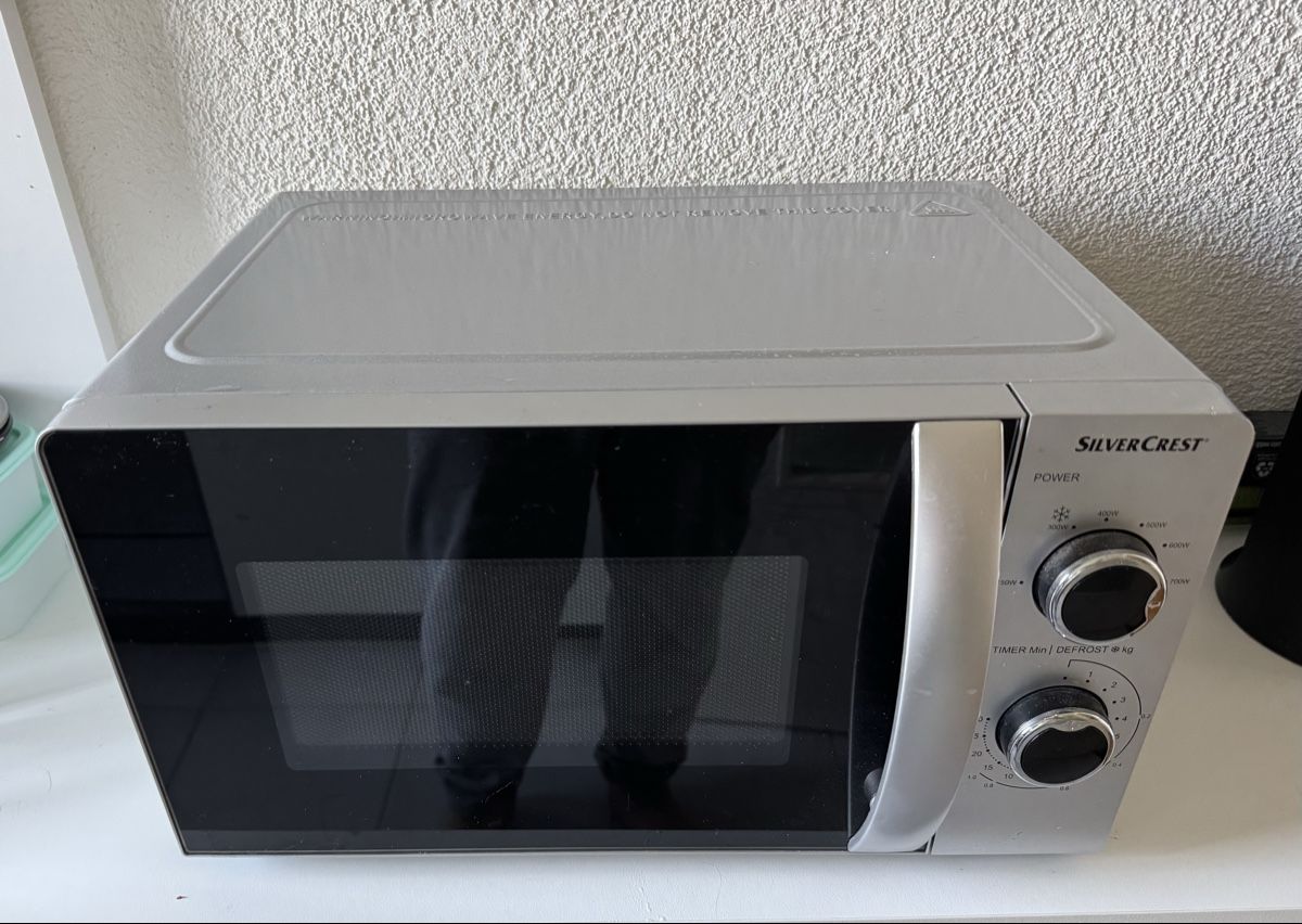 SilverCrest Küchengeräte: SilverCrest SMW 700 D3 Mikrowelle – Gebraucht aus Zürich von Goliat21