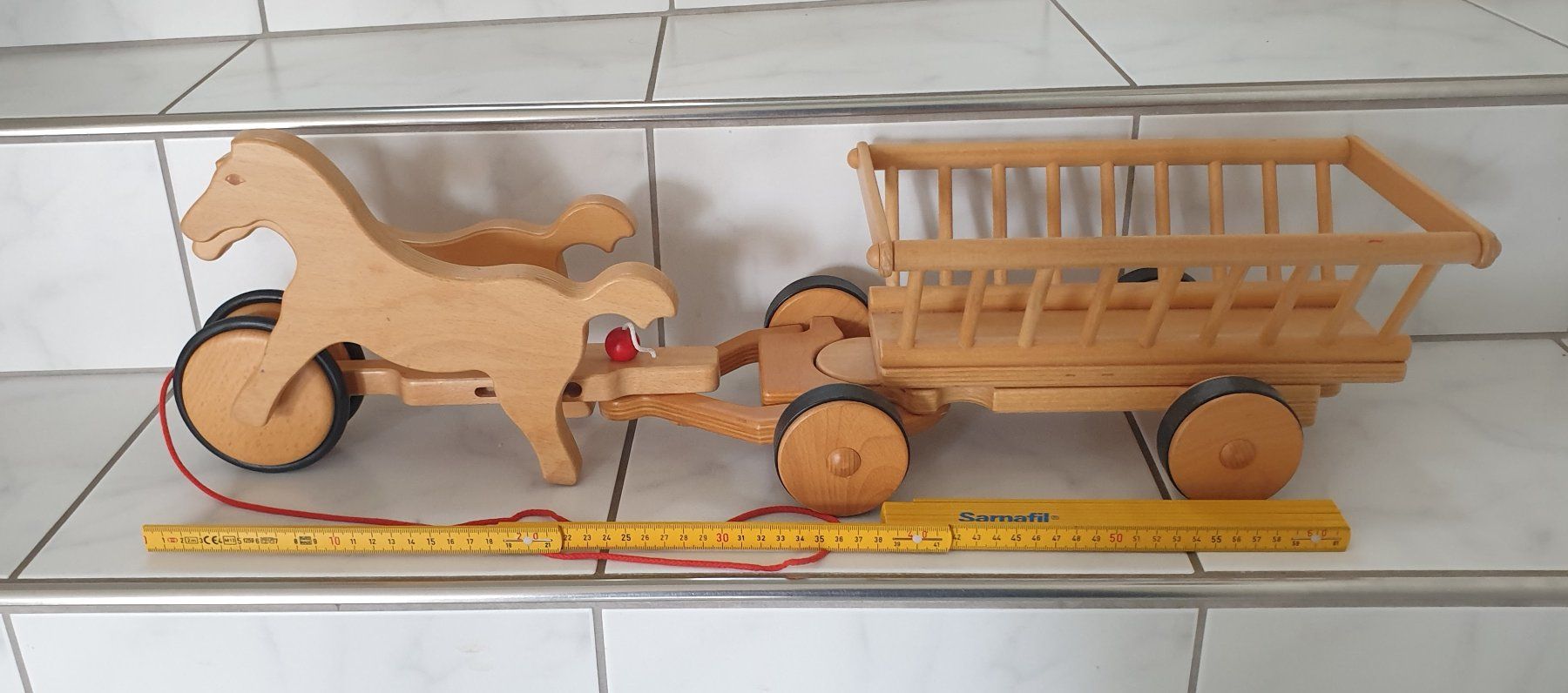 Spielzeuge: Pferdegespann mit Heuwagen aus Holz – Gebraucht aus Meggen von G7957c24
