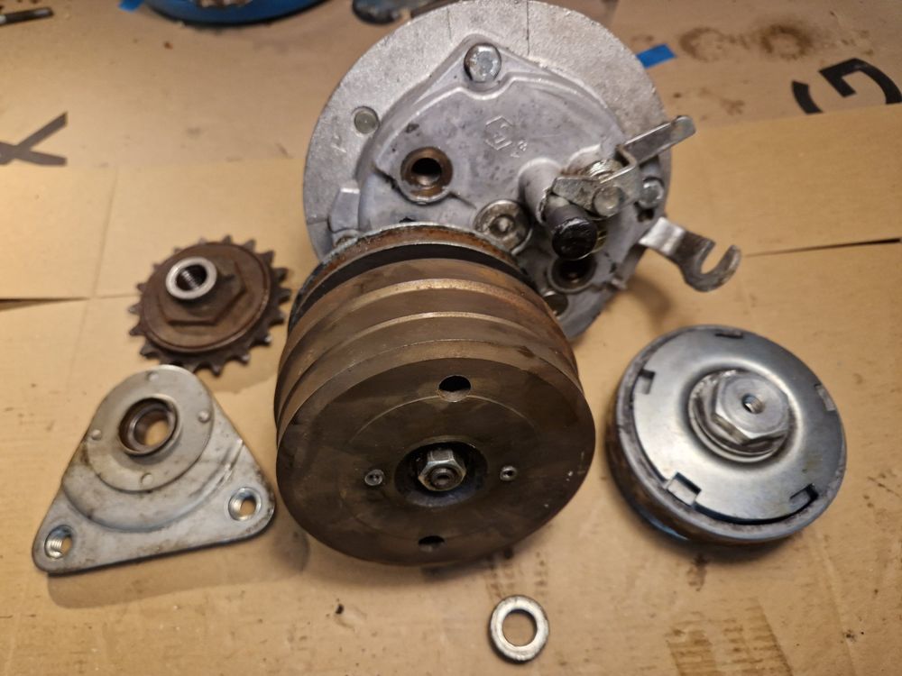 MF1478 - MOZZO POSTERIORE PINASCO PIAGGIO CIAO SI BRAVO CON VARIATORE - 26482090