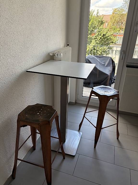 Tische: Bartisch inkl. 2 Metall Stühle – Gebraucht aus Zürich von islabelllaleh 2