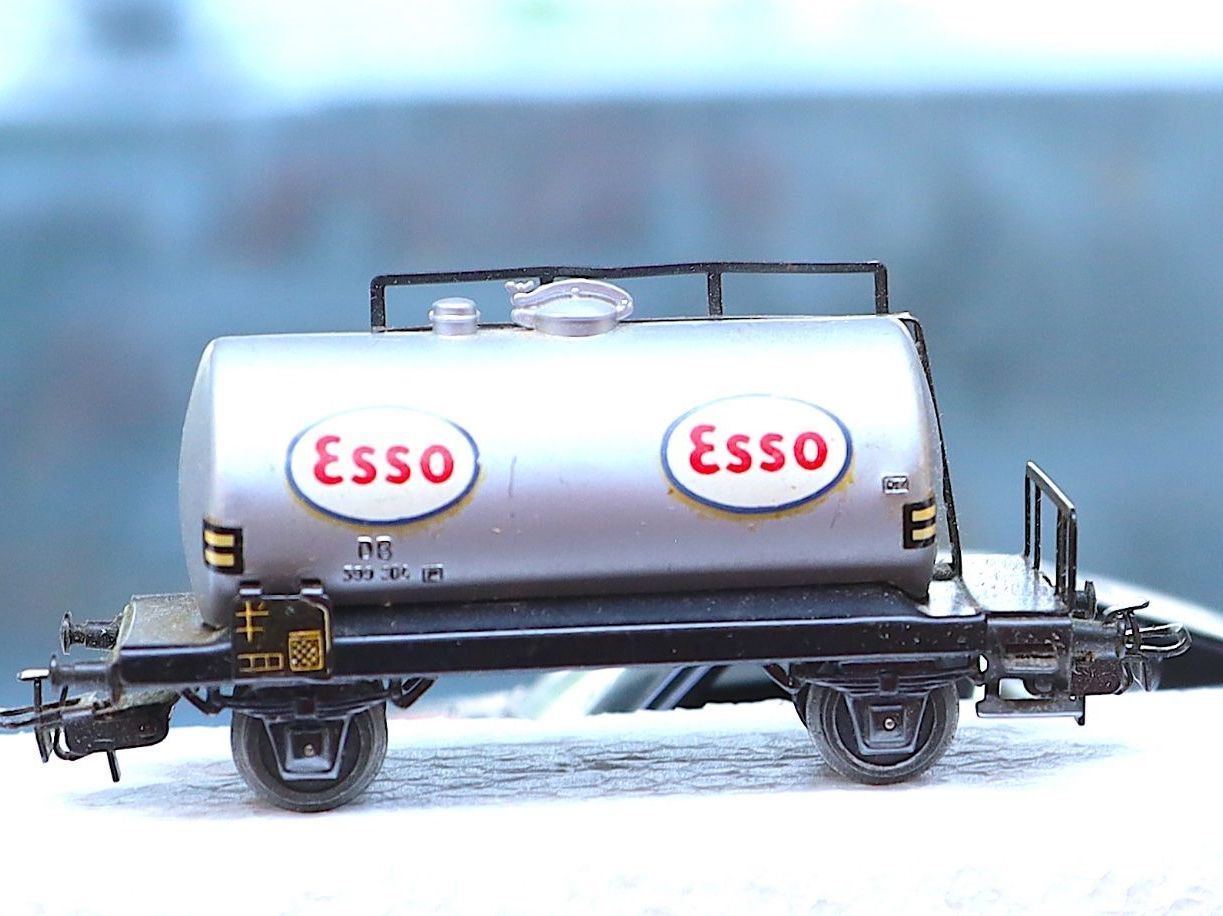 Märklin Modellini di ferrovie: Märklin 4501 Kesselwagen Esso – Nuovo (secondo la descrizione) da Ipsach venduto da locky55