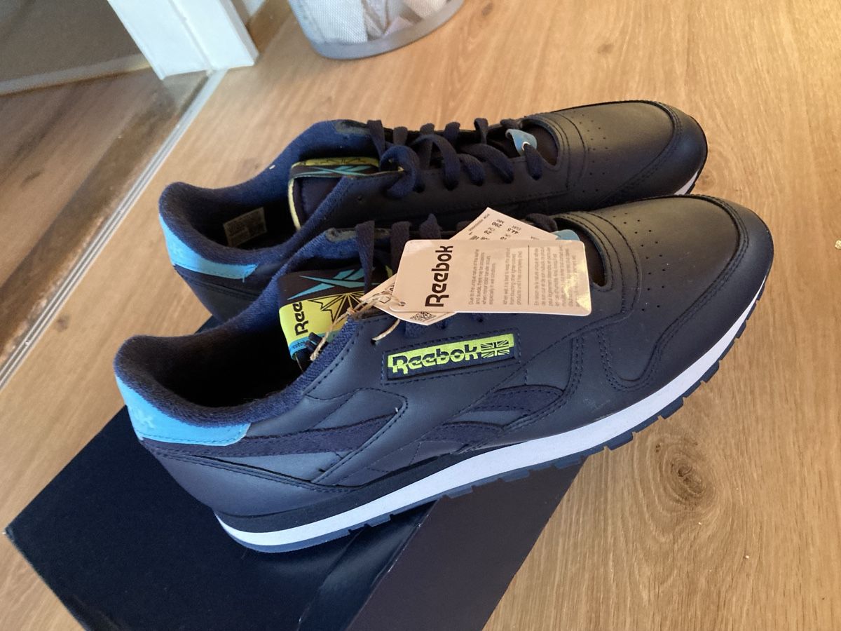 Reebok Scarpe da uomo: Neue Reebok Classic Leder Sneaker Grösse 44.5 – Nuovo e nell'imballaggio originale da Wichtrach venduto da Queensparkunite 1