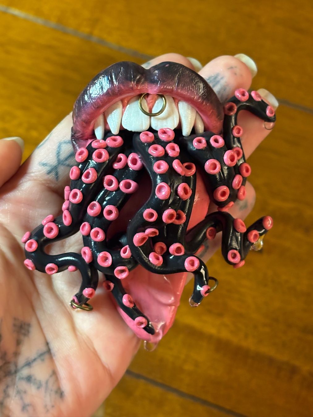 Statuette: Sofie’s World Pussy Eater Magnet – Nuovo (secondo la descrizione) da Erlinsbach SO venduto da sofieee