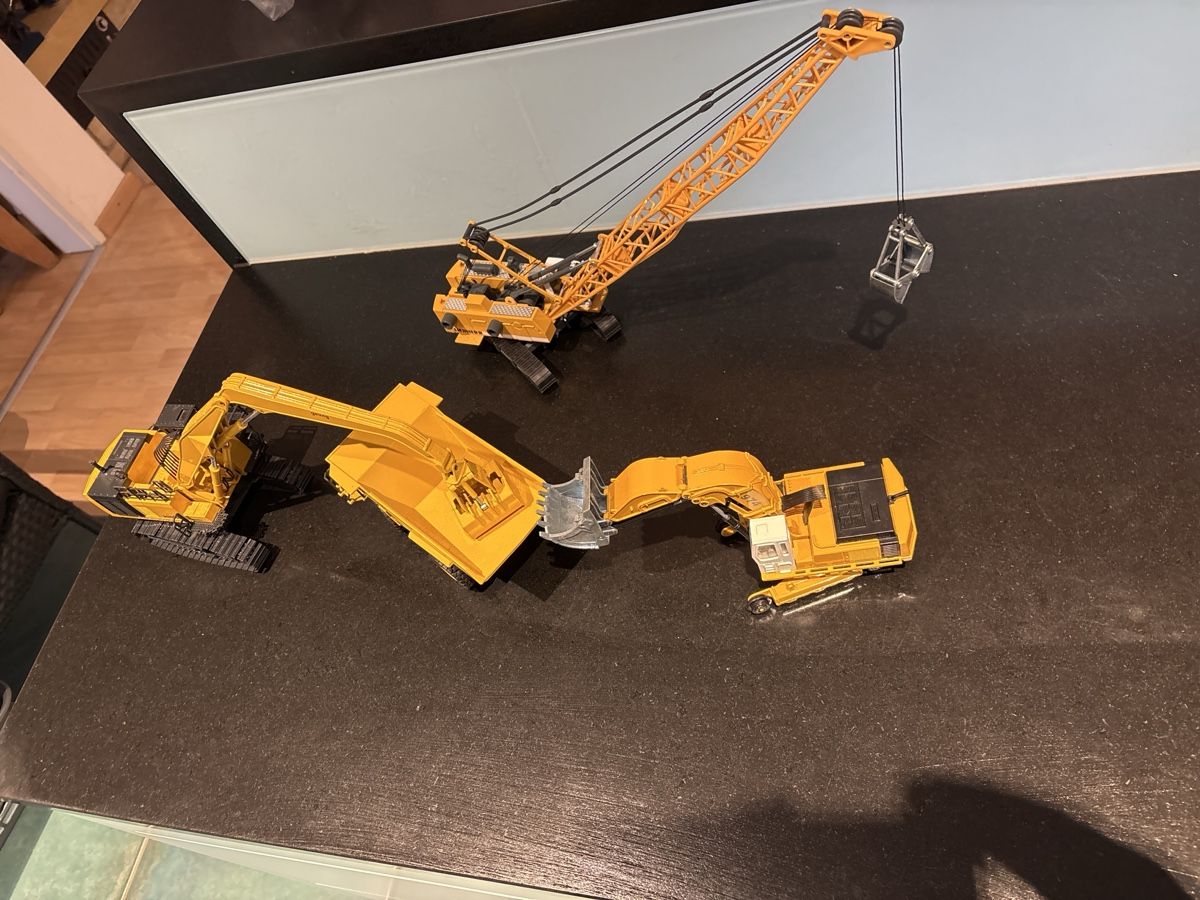 Escavatori: Modellbagger Liebherr, Komatsu, Siku – Usato da Staffelbach venduto da Cherry4