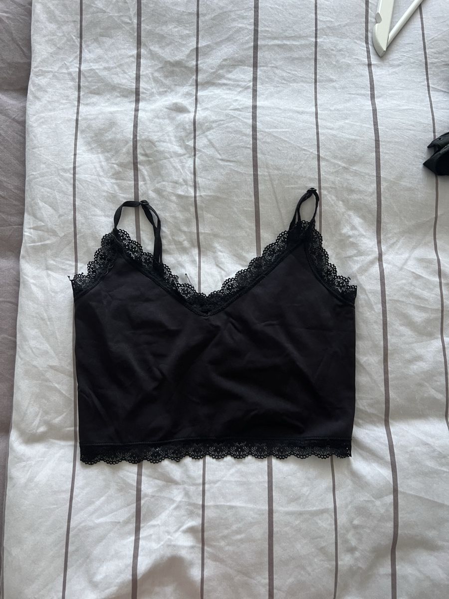 Tops: Damen Top schwarz mit Spitze M/L  – Gebraucht aus Wettingen von Jaaani