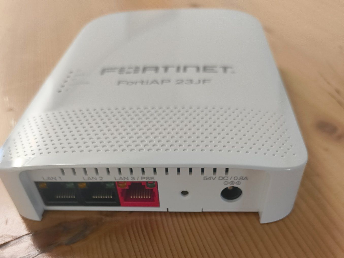 Modem & Router: Fortinet FortiAP 23JF – Usato da Unterägeri venduto da giten 2