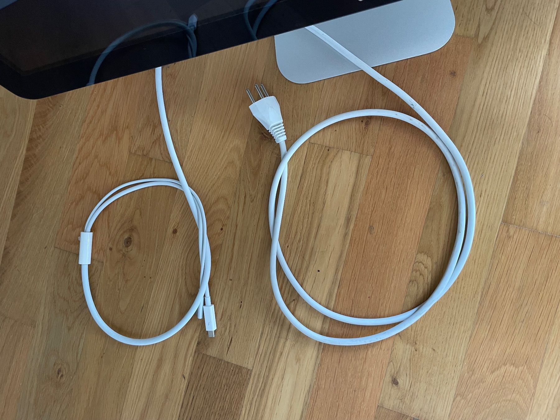 Apple Monitor: Apple Thunderbolt Display 27" – Usato da Luzern venduto da sam_z25t 1