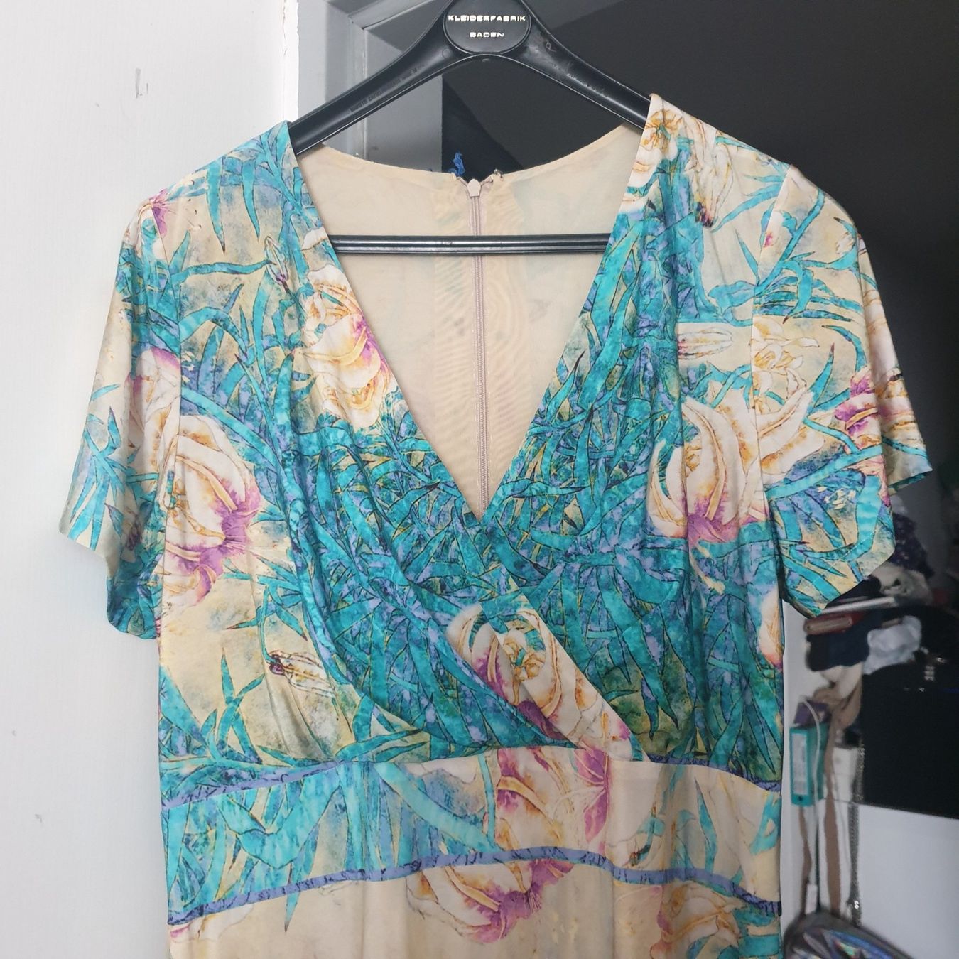 Kleider: Wunderschönes Sommerkleid Gr. 44 – Neu (gemäss Beschreibung) aus Frenkendorf von Moon111 2