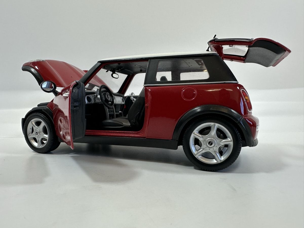 Maisto Modellini d'auto: Mini Cooper 1:18, rot-weiss, MAISTO – Nuovo (secondo la descrizione) da Zofingen venduto da rf9_x2xt 7