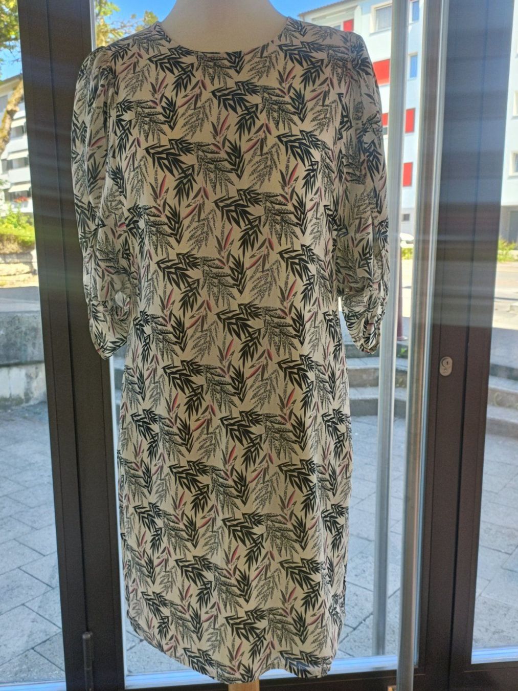 Essentiel Antwerp Vestiti: Seidenkleid Essenteil Antwerp, Grösse 38 – Usato da Zollikofen venduto da Proseco