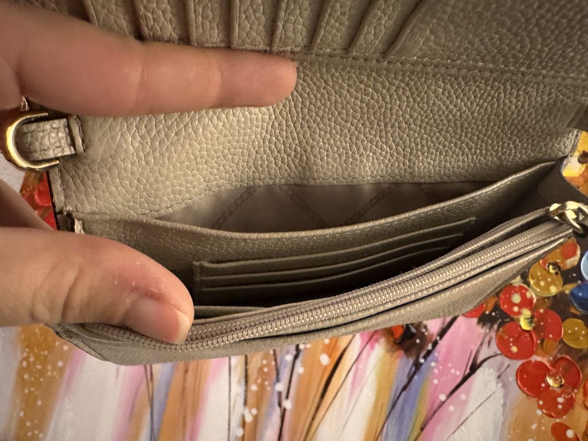 Michael Kors Portamonete: Michael Kors Pebbled Leather Convertible Wallet – Usato da Bern venduto da ele_dk77 5