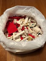 Weisse und rote LEGO-Bausteine, 1 kg