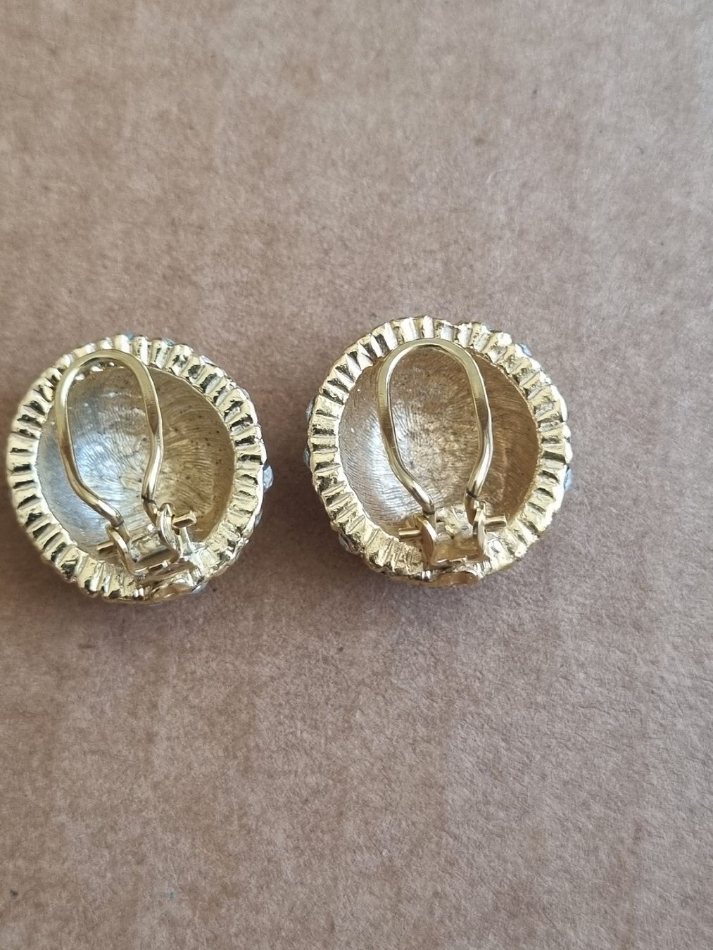 Ohrringe & -stecker: Elegante Ohrclips, goldfarben mit Strass  – Gebraucht aus Schaffhausen von Leveron13 2