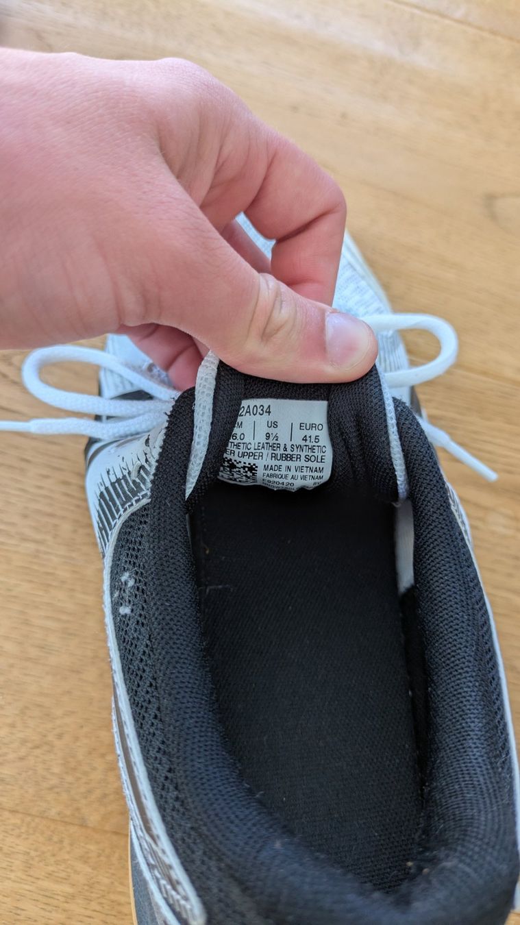 Asics Scarpe da uomo: Asics Hallenschuhe Grösse 41.5 – Usato da Igis venduto da fin_9h8n 3